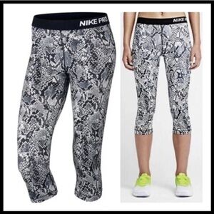 Nike pro woman’s cropped leggings side small!